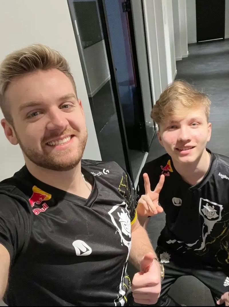 英雄联盟LPL夏决赛前TES vs JDG“垃圾话”，“猪狗大战”被硬开