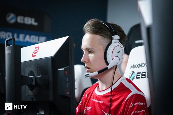 KPL赛事资讯：泪洒赛场的背后，是猫神与eStar缘分已尽